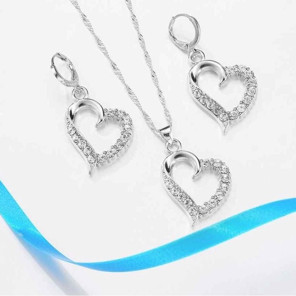 Don’t Go Breaking My Heart Set - Picture 1 of 4